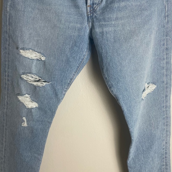 NWT Levi’s • 501 Skinny Distressed Mid-Wash High Waisted Mom Jeans. - Picture 3 of 6